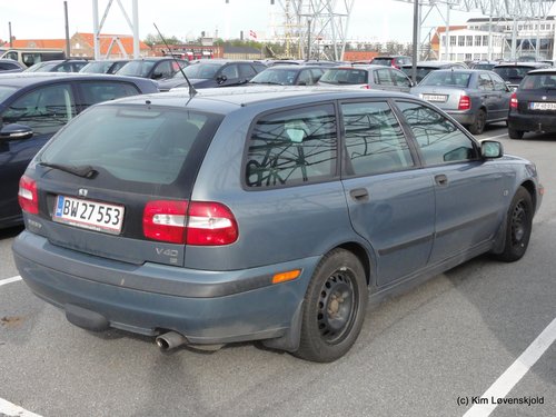2002' (MY03) Volvo V40