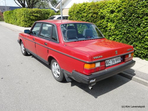 1988' Volvo 240 DL
