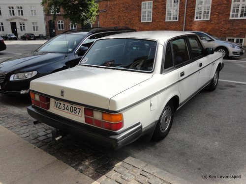 1988' Volvo 240GL