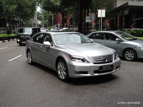 Lexus LS600H L