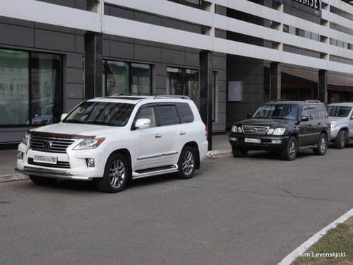 2 x Lexus SUV