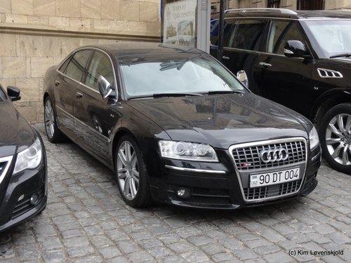 Audi S8 V10