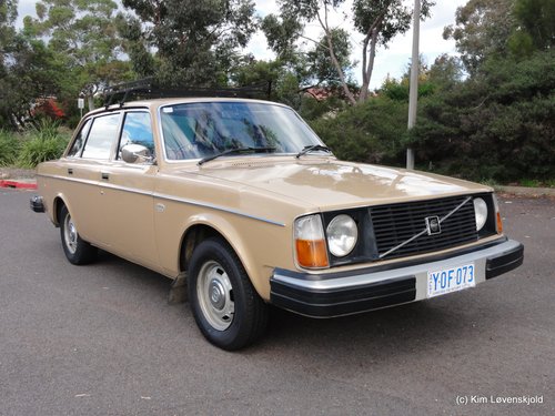 1977' Volvo 244 DL