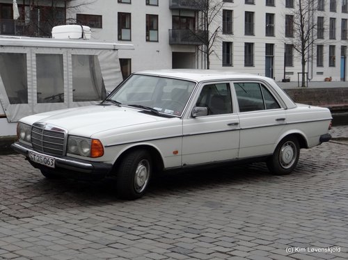 1982' Mercedes W123