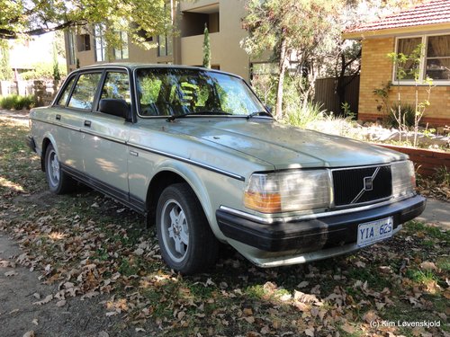 1987' Volvo 240 GL