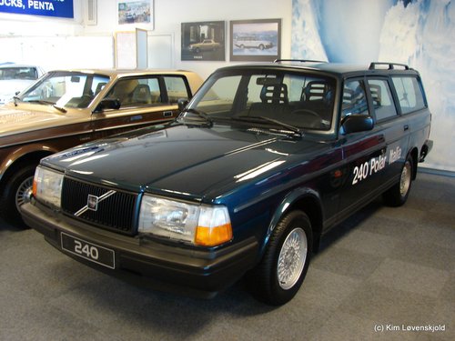 Volvo 240 Polar