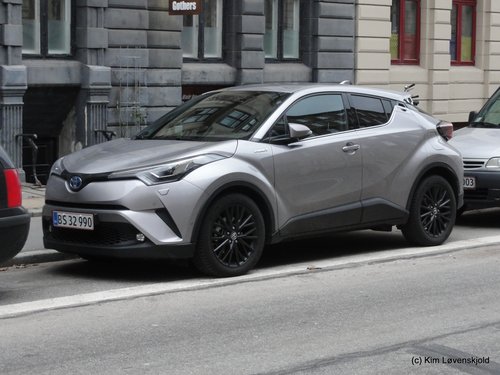2017' Toyota CH-R Hybrid 1,8