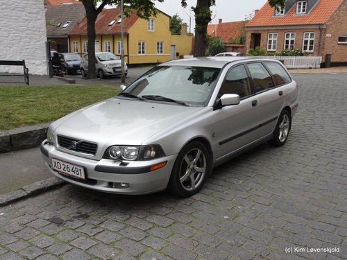 2002' Volvo V40