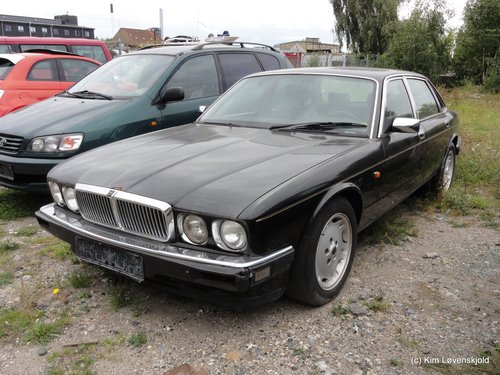 Jaguar XJ40