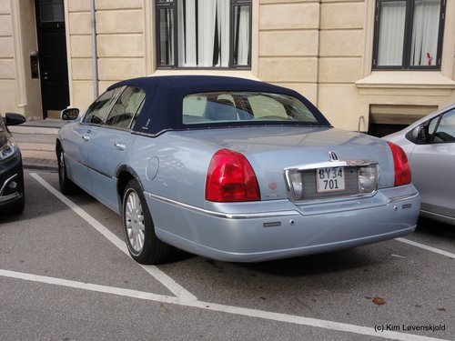 2005' Lincoln Town Car