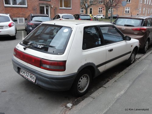 1995' Mazda 323