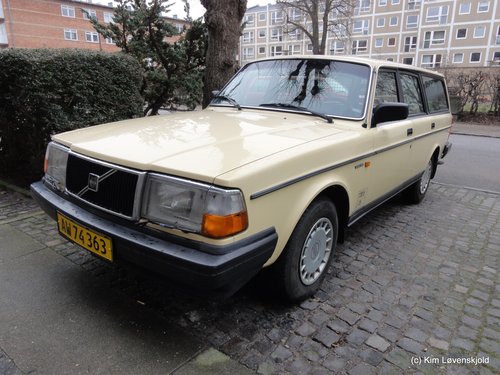 1986' Volvo 240 Van