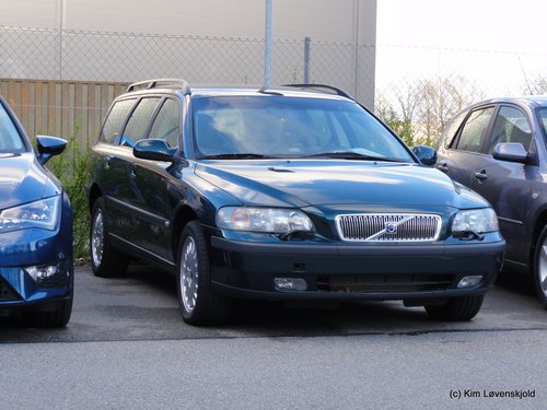 2000' Volvo V70