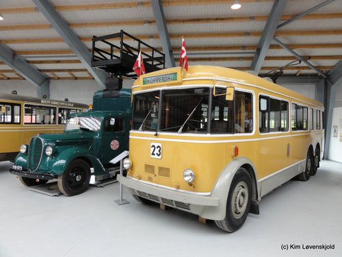 1938' Ford V8 & 1938' Leyland KS Trolleybus