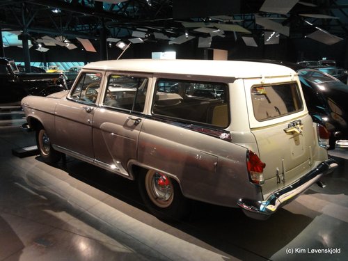 GAZ Volga 22
