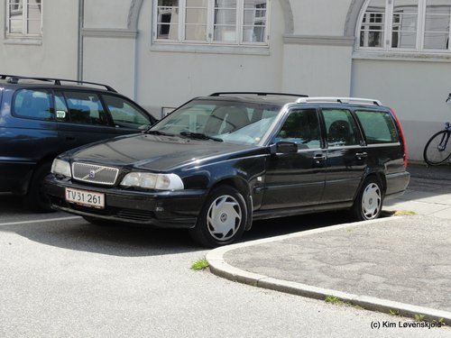 2000' Volvo V70