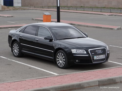 Audi A8 W12