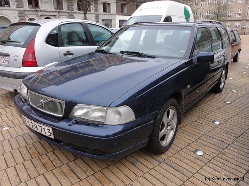 2000' Volvo V70
