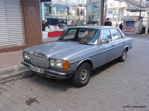 Mercedes 200D W123