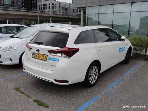 2017' Toyota Auris Hybrid Van