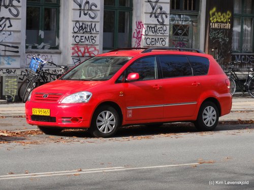 2003' Toyota Avensis Verso 2,0 Sportsvan