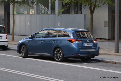2015' Toyota Auris Touring Sports Hybrid