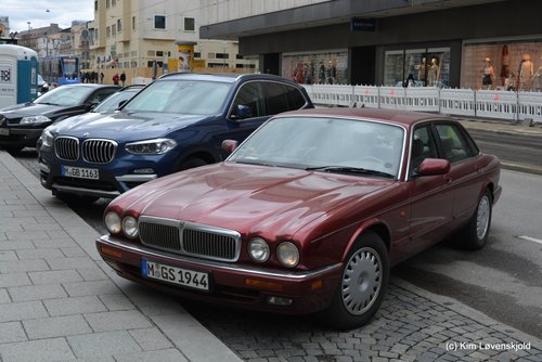 Jaguar XJ6?