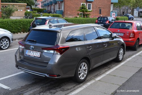 2017' Toyota Auris Touring Sports Hybrid