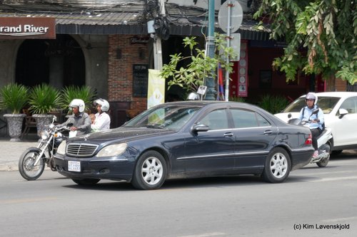 Mercedes S-class W220