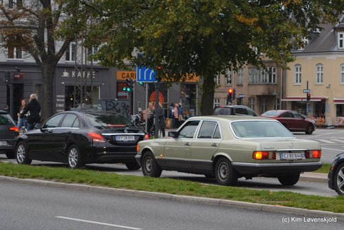 2016' Mercedes W205 & 1983' Mercedes W126