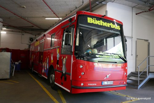 Volvo Kiitokori book bus