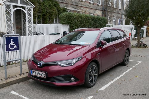 2018' Toyota Auris 1,8 Hybrid Touring Sports (MY15)