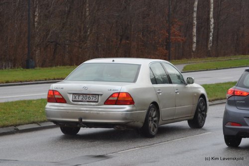 2001' Lexus LS430