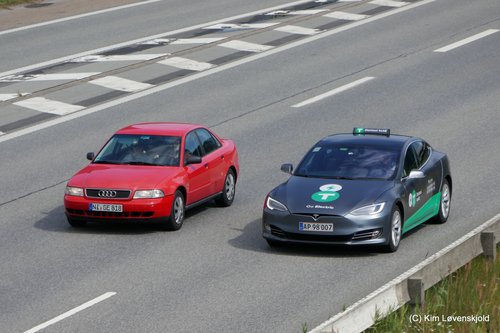 Audi A4 & 2019' Tesla Model S 75d (MY18)