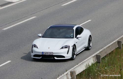 2020' Porsche Taycan Turbo