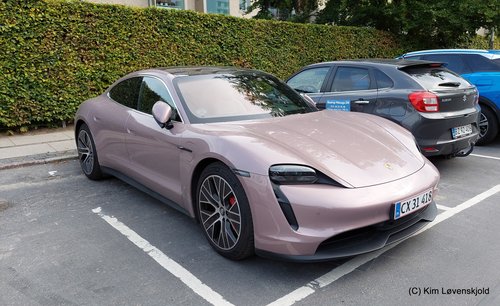 2020' Porsche Taycan 4s