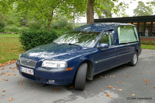 2001' Volvo S80 Hearse
