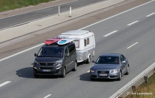 Peugeot Traveller & 2010' Audi A4 2,0 TDI
