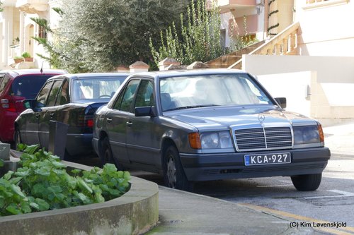 2 x Mercedes W124