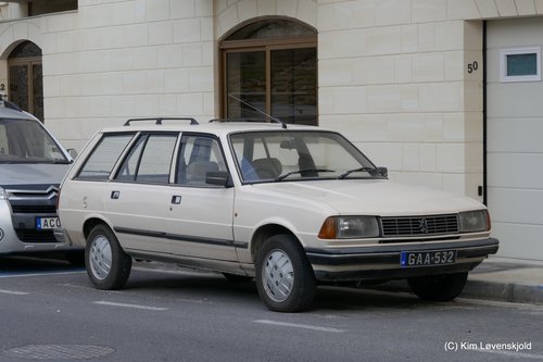 Peugeot 305