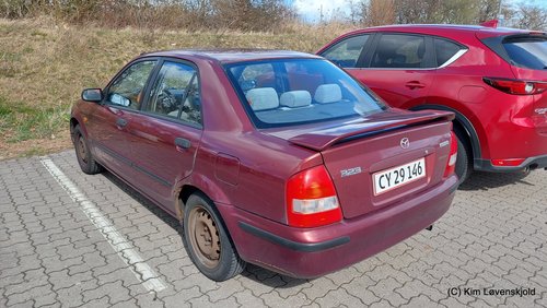 2000' Mazda 323