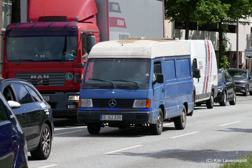 Mercedes MB100D