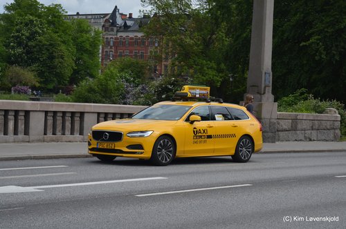 2019' Volvo V90 D4