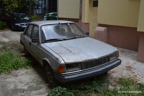 Peugeot 305