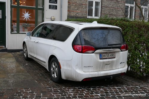 2017' Chrysler Pacifica Hybrid Platinum
