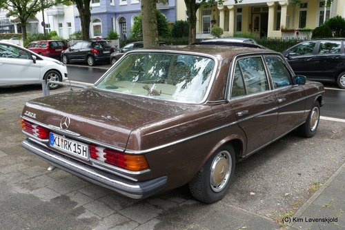 Mercedes 230E W123