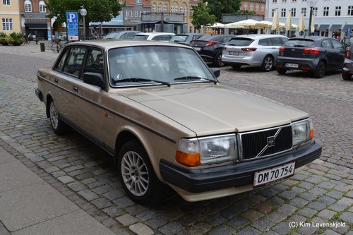 1988' Volvo 240 DL (MY89)