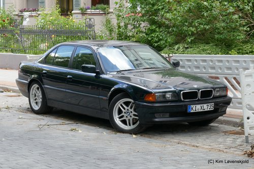 BMW 735 (E32)