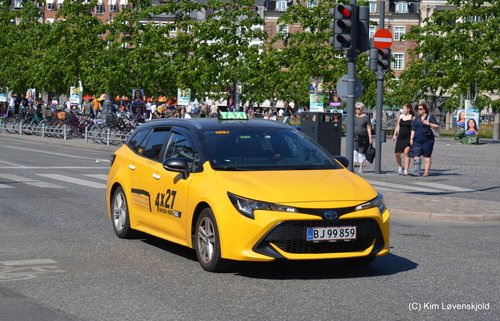 2021' Toyota Corolla Touring Sports Hybrid