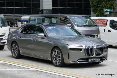 BMW i7